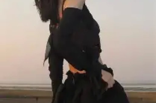 当红顶流恋情曝光！对方是美女网红离异带娃身材黑料被扒