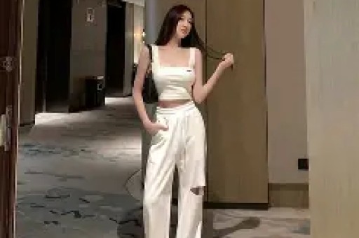 绯闻二次发酵却只转旧声明鹿晗沉默关晓彤不回应8 年情走到哪一步